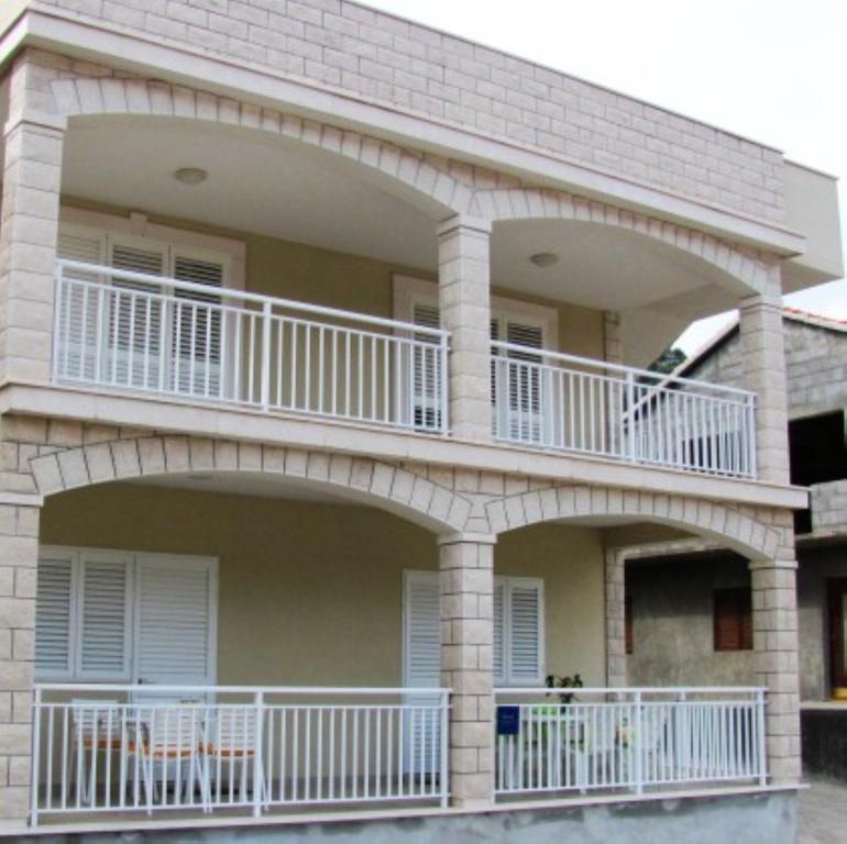 Apartments Morgen Брна Экстерьер фото
