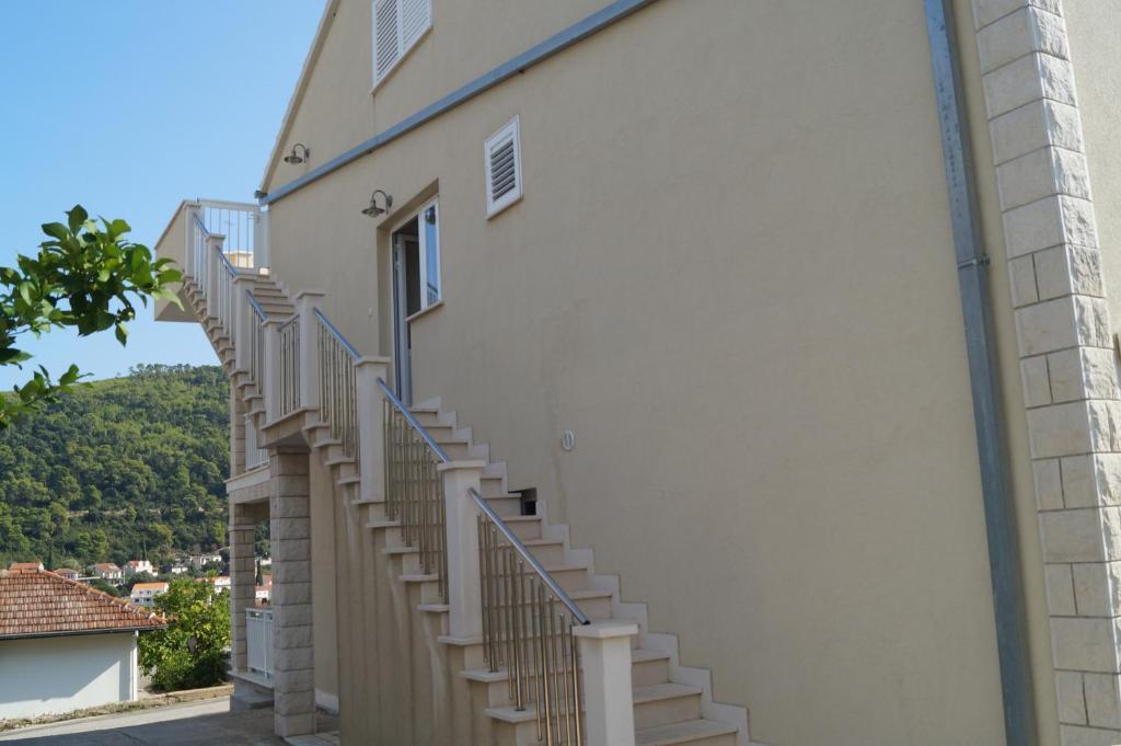 Apartments Morgen Брна Экстерьер фото
